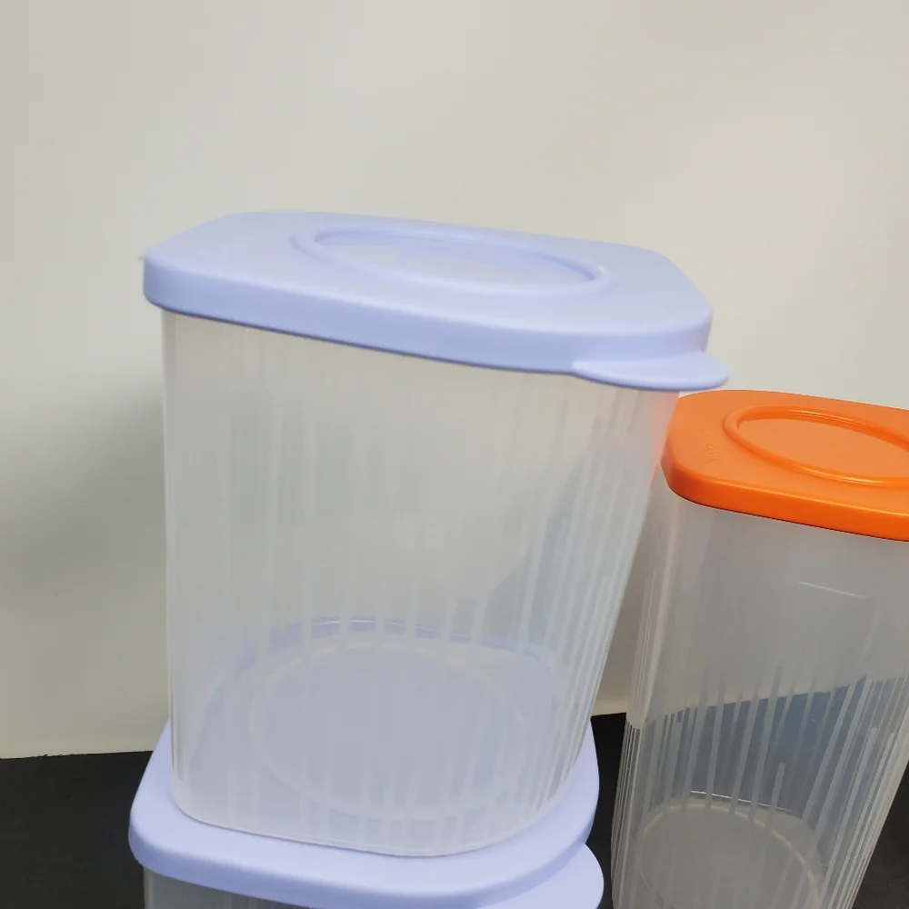 Tupperware Fresh N Cool lidded plastic containers Lot of 5 WIth Lids